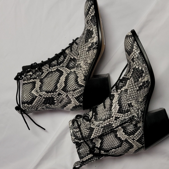 Diane von Furstenberg Dakota Snake Print 6 Leather Lace up Booties New! - Picture 6 of 12